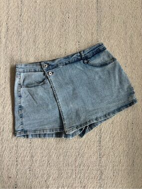 | BCBGeneration | Light Blue Wash Denim Jean Skort Women’s size XL